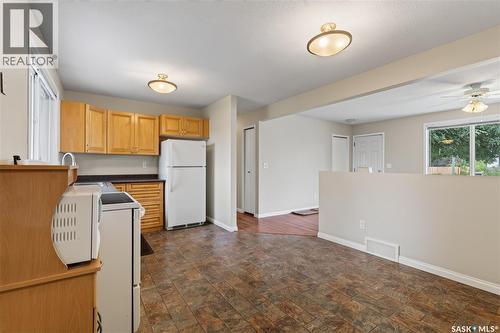 214 Fisher Crescent, Saskatoon, SK - Indoor Photo Showing Kitchen