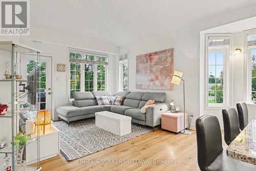 53 Hawkstone Gate, Ottawa, ON - Indoor Photo Showing Living Room