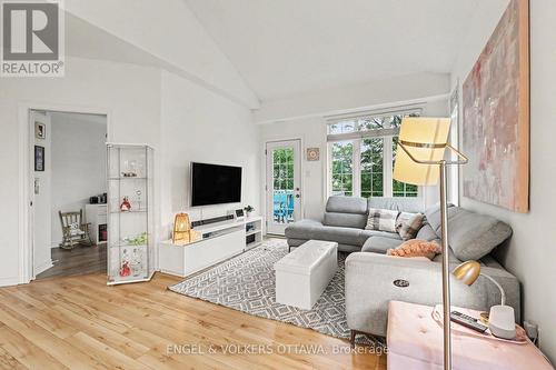 53 Hawkstone Gate, Ottawa, ON - Indoor Photo Showing Living Room