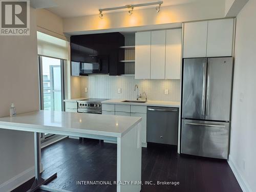 1608 - 33 Shore Breeze Drive, Toronto, ON - Indoor Photo Showing Kitchen