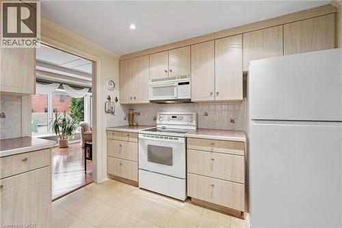 30 Shuh Avenue, Kitchener, ON - Indoor Photo Showing Kitchen