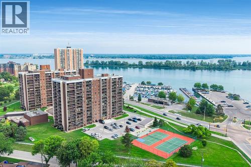 9099 Riverside DRIVE East Unit# 319E  Windsor, ON N8S 4P9