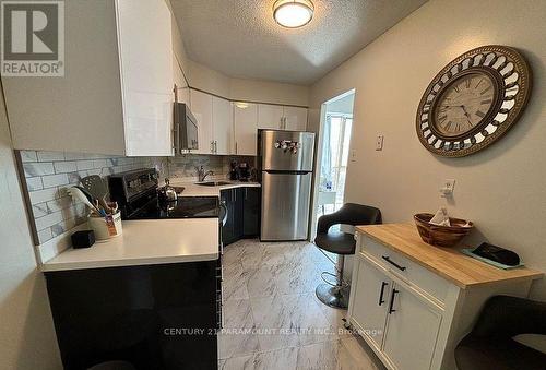 112 - 61 Markbrook Lane, Toronto, ON - Indoor Photo Showing Kitchen