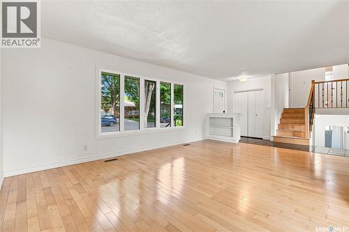 4059 Elphinstone Street, Regina, SK - Indoor