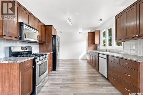 4059 Elphinstone Street, Regina, SK - Indoor Photo Showing Kitchen