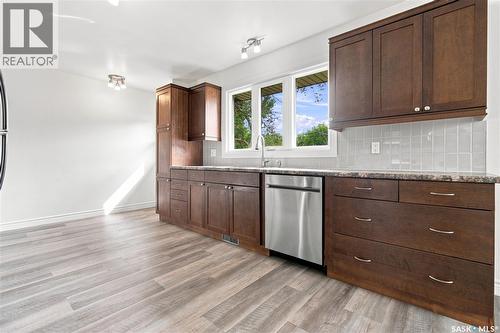 4059 Elphinstone Street, Regina, SK - Indoor Photo Showing Kitchen