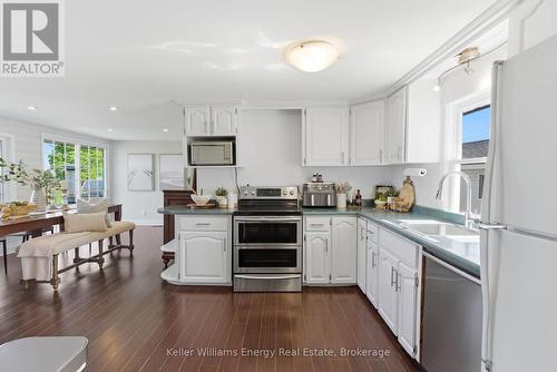 67 Edgewood Crescent, Scugog, ON - Indoor Photo Showing Kitchen With Upgraded Kitchen