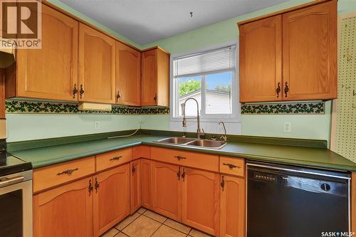 504 4Th Avenue W, Biggar, SK - Indoor Photo Showing Kitchen With Double Sink