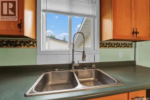 504 4Th Avenue W, Biggar, SK - Indoor Photo Showing Kitchen With Double Sink