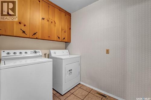 504 4Th Avenue W, Biggar, SK - Indoor Photo Showing Laundry Room