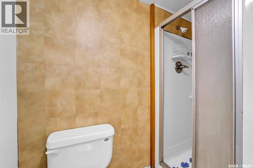 504 4Th Avenue W, Biggar, SK - Indoor Photo Showing Bathroom