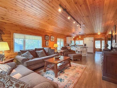 154 Crocus Street, Clear Lake, MB - Indoor Photo Showing Living Room