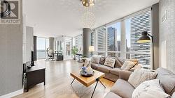 2212 - 33 BAY STREET Toronto, ON M5J 2Z3