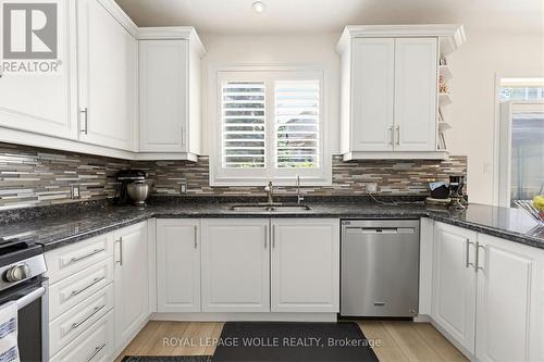 805 Munich Circle, Waterloo, ON - Indoor Photo Showing Kitchen With Double Sink With Upgraded Kitchen
