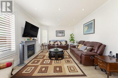 805 Munich Circle, Waterloo, ON - Indoor Photo Showing Living Room With Fireplace