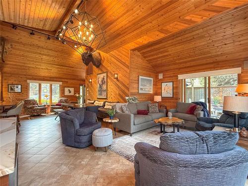 156 Crocus Street, Clear Lake, MB - Indoor Photo Showing Living Room