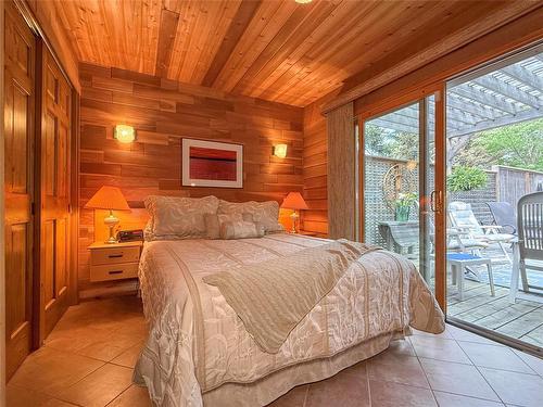 156 Crocus Street, Clear Lake, MB - Indoor Photo Showing Bedroom