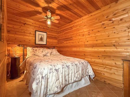 156 Crocus Street, Clear Lake, MB - Indoor Photo Showing Bedroom