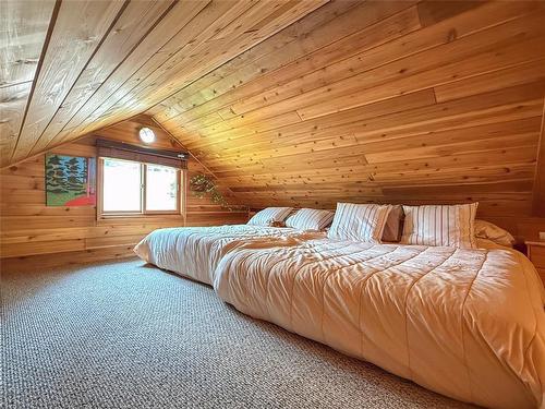 156 Crocus Street, Clear Lake, MB - Indoor Photo Showing Bedroom