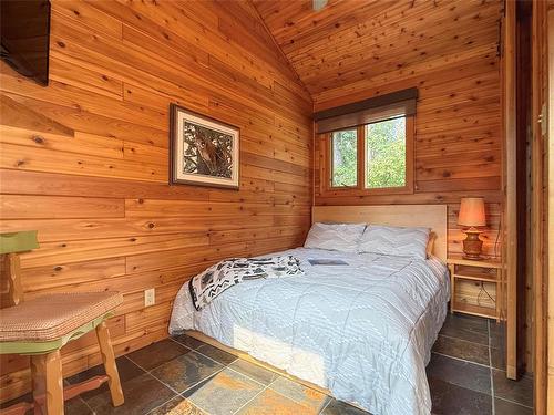 156 Crocus Street, Clear Lake, MB - Indoor Photo Showing Bedroom