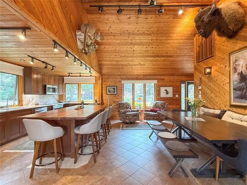 156 Crocus Street, Clear Lake, MB - Indoor Photo Showing Dining Room