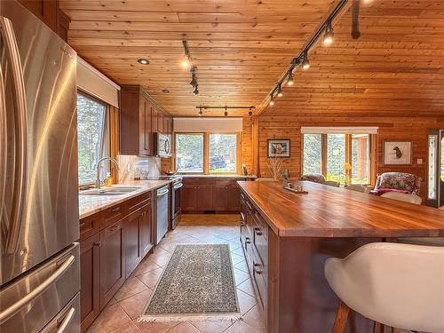 156 Crocus Street, Clear Lake, MB - Indoor Photo Showing Kitchen With Double Sink