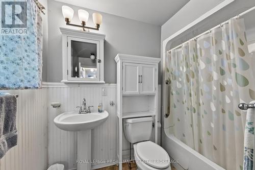 1403B Everett Lane, Frontenac (Frontenac South), ON - Indoor Photo Showing Bathroom