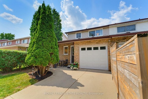 32 Silvervine Drive, Hamilton, ON - Outdoor