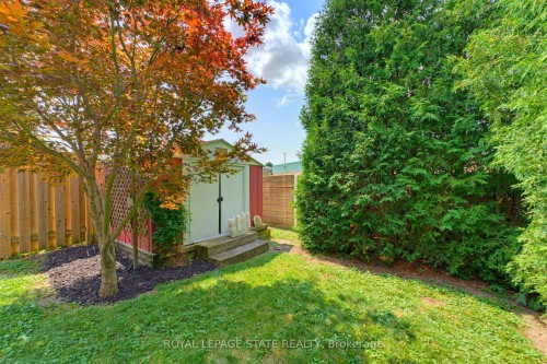 32 Silvervine Drive, Hamilton, ON - Outdoor