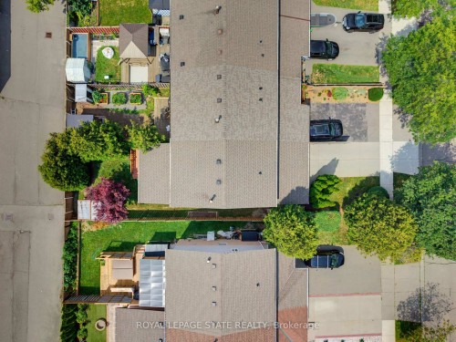 32 Silvervine Drive, Hamilton, ON - Outdoor