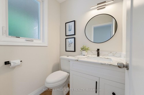 32 Silvervine Drive, Hamilton, ON - Indoor Photo Showing Bathroom