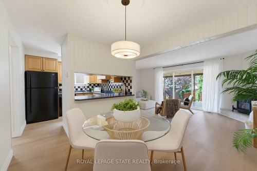 32 Silvervine Drive, Hamilton, ON - Indoor Photo Showing Dining Room