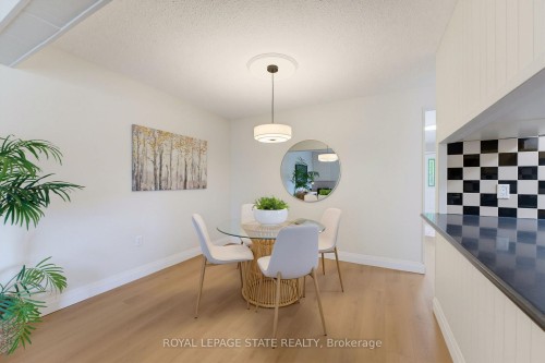 32 Silvervine Drive, Hamilton, ON - Indoor Photo Showing Dining Room