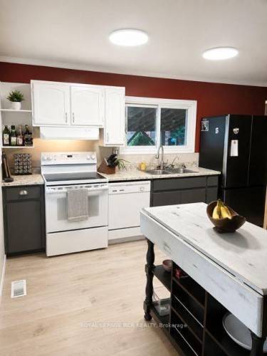 758016 2Nd Line E, Mulmur, ON - Indoor Photo Showing Kitchen With Double Sink