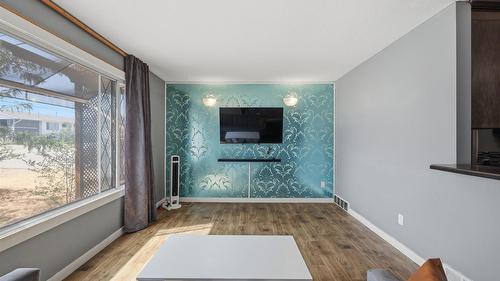 458-460 Keithley Road, Kelowna, BC - Indoor