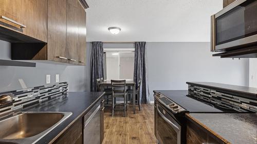 458-460 Keithley Road, Kelowna, BC - Indoor Photo Showing Kitchen