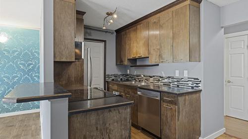 458-460 Keithley Road, Kelowna, BC - Indoor Photo Showing Kitchen