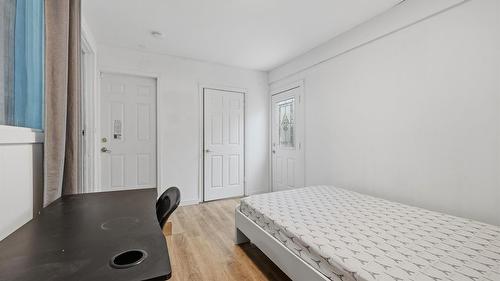 458-460 Keithley Road, Kelowna, BC - Indoor Photo Showing Bedroom