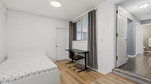 458-460 Keithley Road, Kelowna, BC - Indoor Photo Showing Bedroom