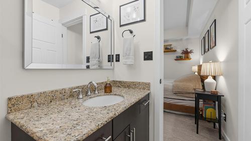 108-1957 Kane Road, Kelowna, BC - Indoor Photo Showing Bathroom