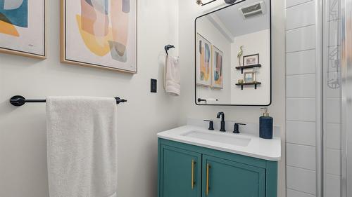 108-1957 Kane Road, Kelowna, BC - Indoor Photo Showing Bathroom