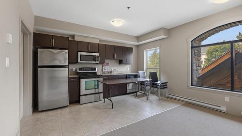 108-1957 Kane Road, Kelowna, BC - Indoor Photo Showing Kitchen With Stainless Steel Kitchen