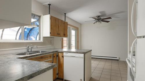 1441 Springfield Road, Kelowna, BC - Indoor Photo Showing Kitchen With Double Sink