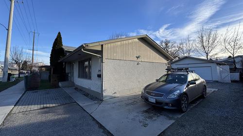 1441 Springfield Road, Kelowna, BC - Outdoor