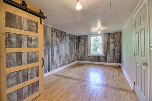 Chambre à coucher principale - 86 Rue Albert, Windsor, QC - Indoor Photo Showing Other Room