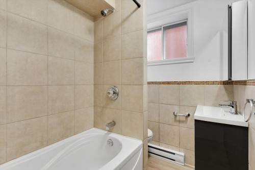 Salle de bains - 5705A Rue Alphonse, Brossard, QC - Indoor Photo Showing Bathroom