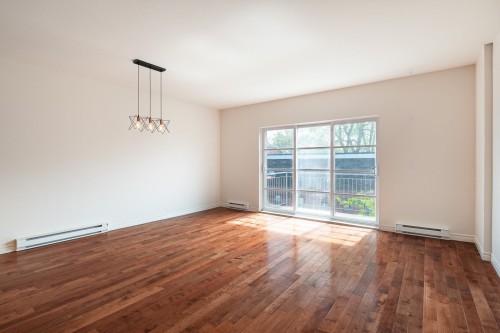Living Room - 8-2381 Rue Knox, Montréal (Le Sud-Ouest), QC - Indoor Photo Showing Other Room