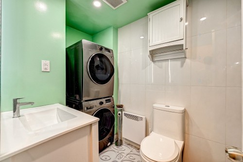 Bathroom - 892  - 894 25E Avenue, Montréal (Lachine), QC - Indoor Photo Showing Laundry Room