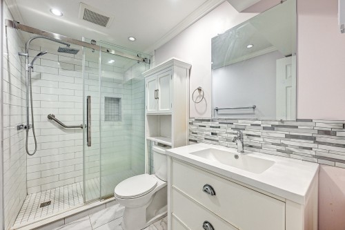 Bathroom - 892  - 894 25E Avenue, Montréal (Lachine), QC - Indoor Photo Showing Bathroom