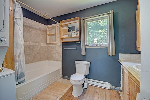 Salle de bains - 4 Rue St-Charles, Sainte-Brigitte-De-Laval, QC - Indoor Photo Showing Bathroom